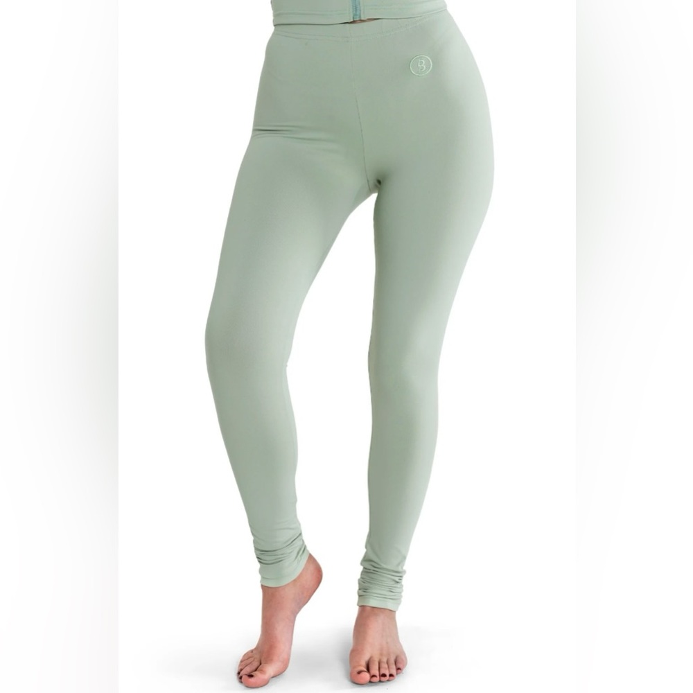 BODY BY RAVEN BASICS PANTS PALE GREEN - S